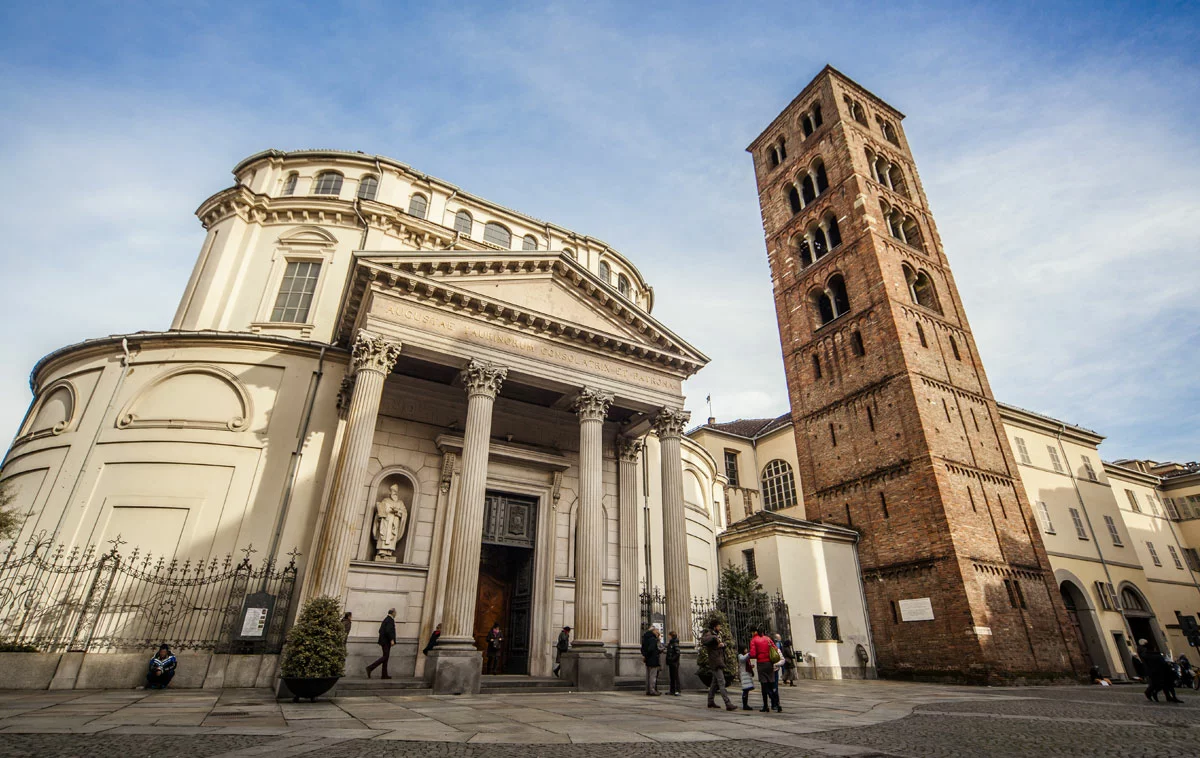 Vista sul Santuario della Consolata e della sua torre campanaria a Torino